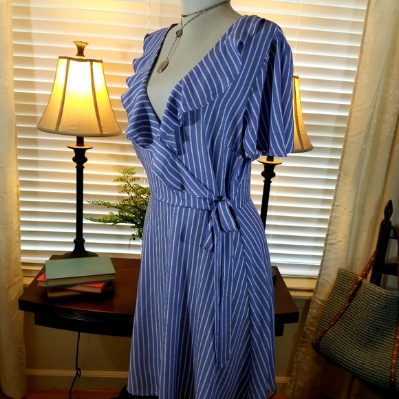 Xhilaration Dresses & Skirts - Xhilaration sz med dress 100% rayon wrap style